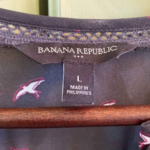 Banana Republic charcoal gray dress with cream and magenta bird pattern. - Picture 4 of 8